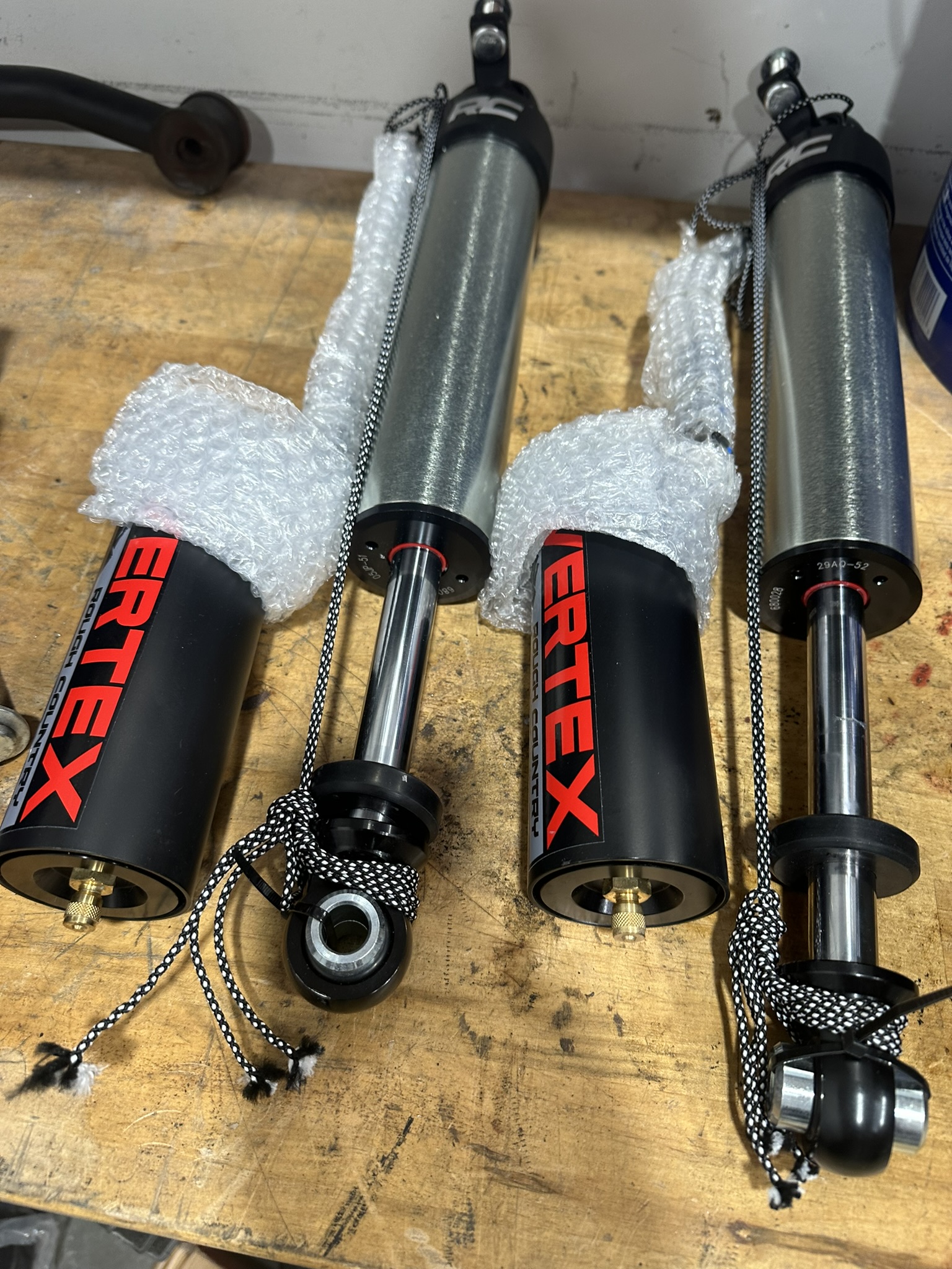 Rough Country Vertex shocks with remote reservoirs before installation